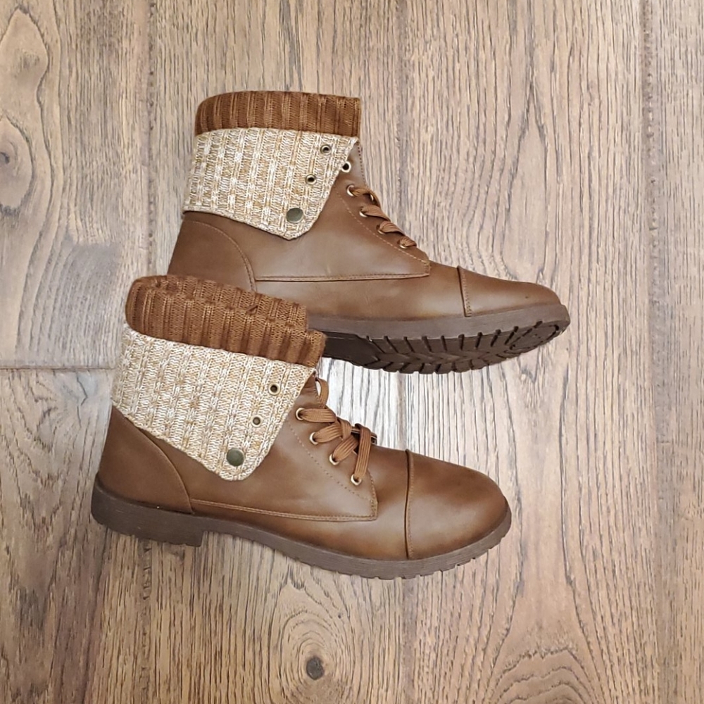 Combat boots